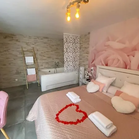 Les Nids De La Baie Bed & Breakfast