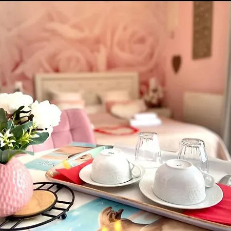 Les Nids De La Baie Bed and Breakfast Favières